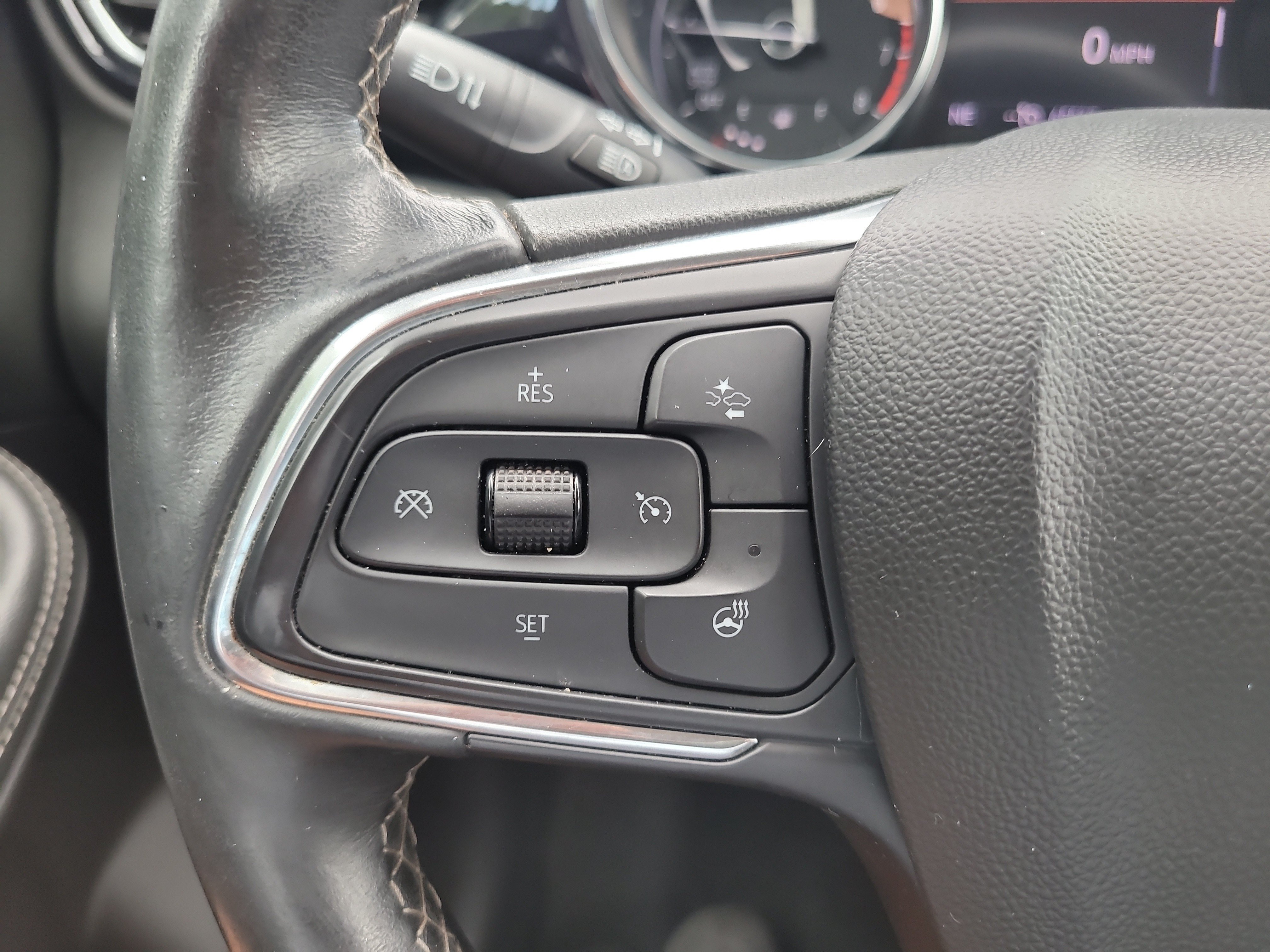 Used 2020 Ebony Twilight Metallic Buick Essence image 28