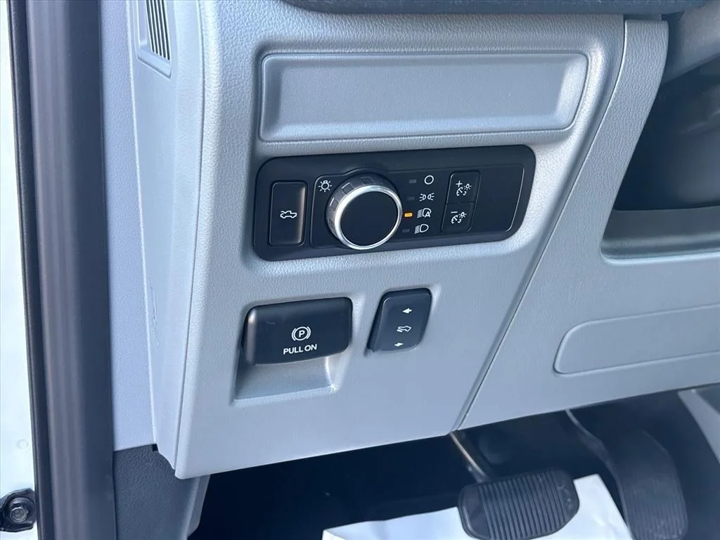 2025 Ford F-150 Lightning Flash - Photo 26