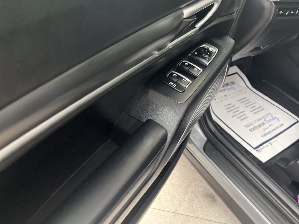Used 2022 Silver Kia S image 10