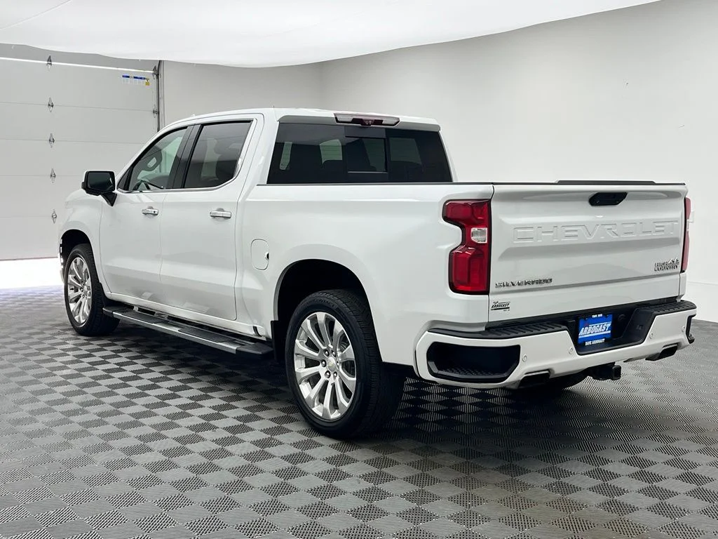 Used 2022 Beige Chevrolet High Country image 12