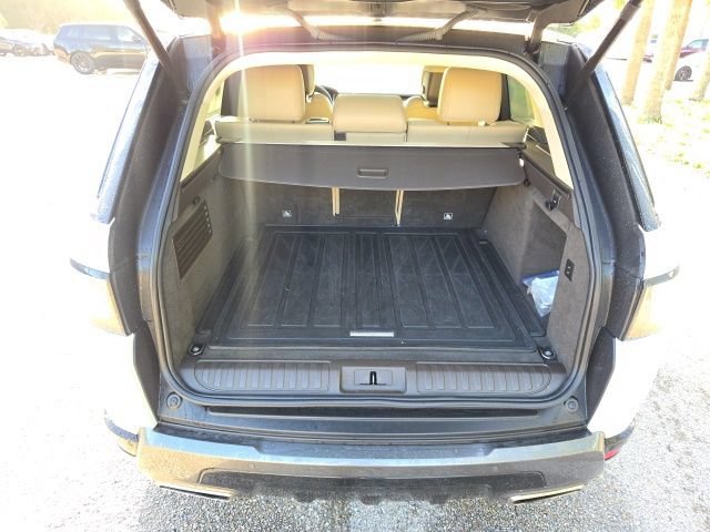 Used 2019 Fuji White Land Rover HSE image 9