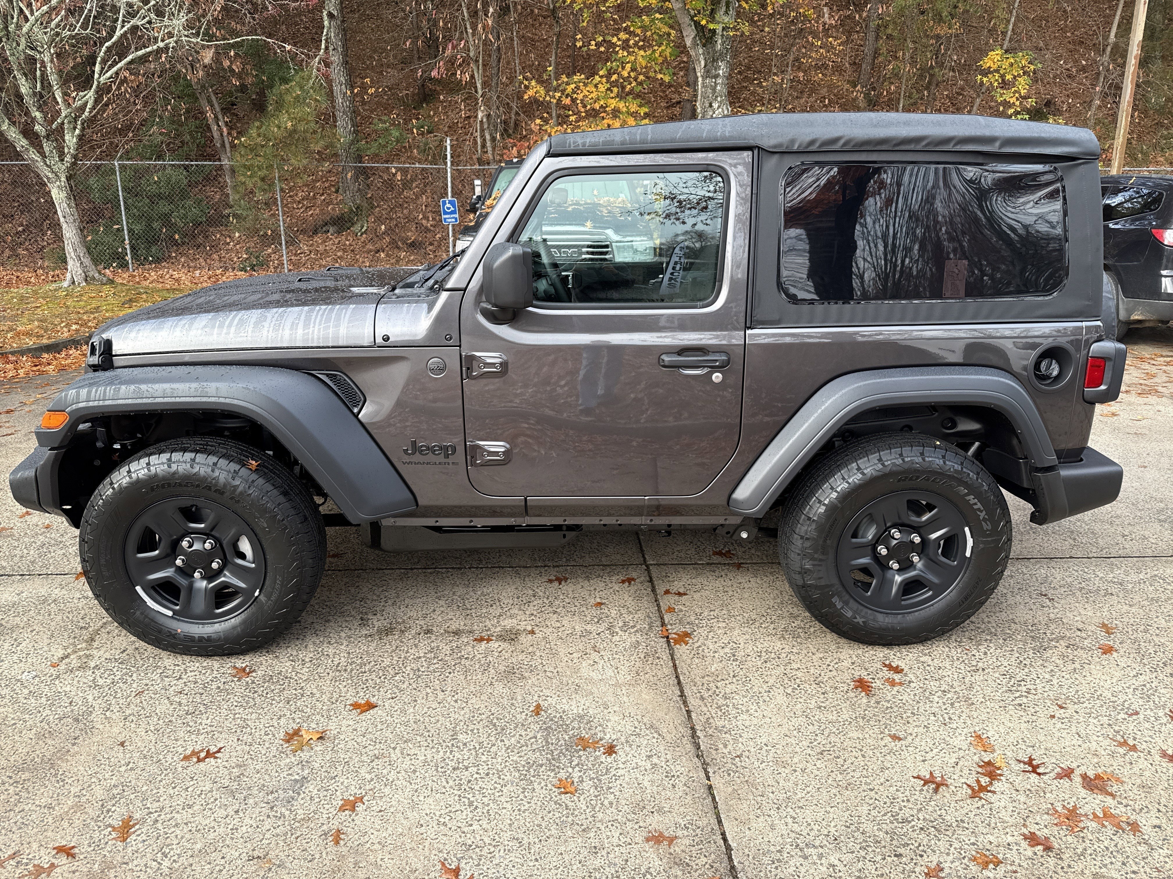 New 2026 Granite Crystal Metallic Clearcoat Jeep Sport image 4