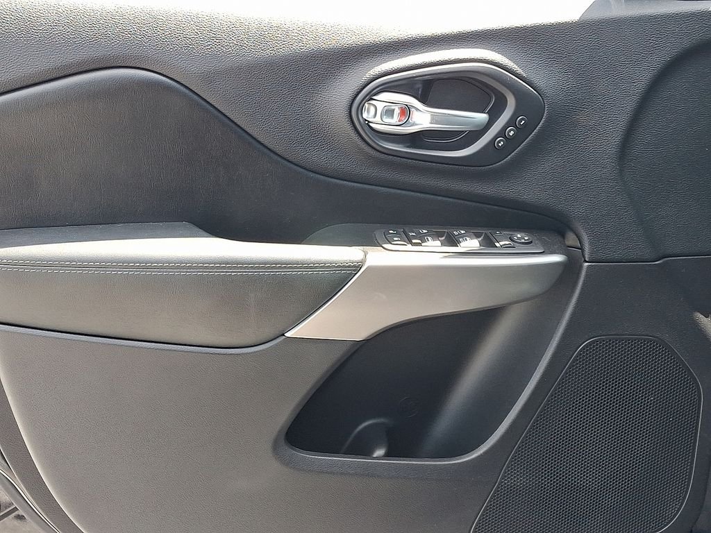 Used 2019 Black Jeep Limited image 13