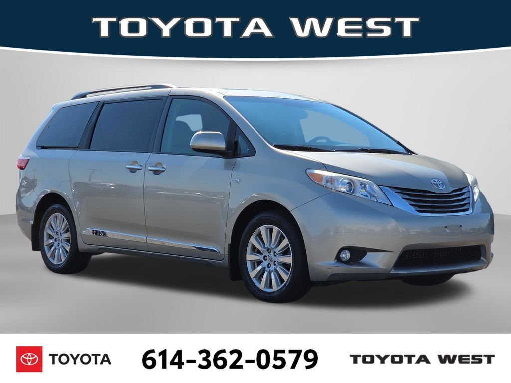Used 2017  Toyota XLE image 3