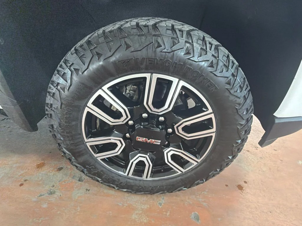 Used 2021 Summit White GMC AT4 image 10