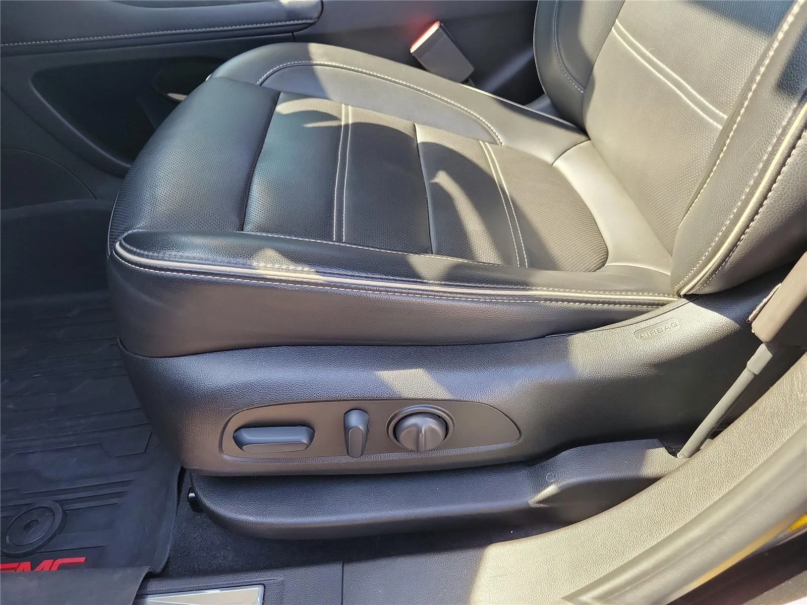 2023 GMC Acadia Denali - Photo 20