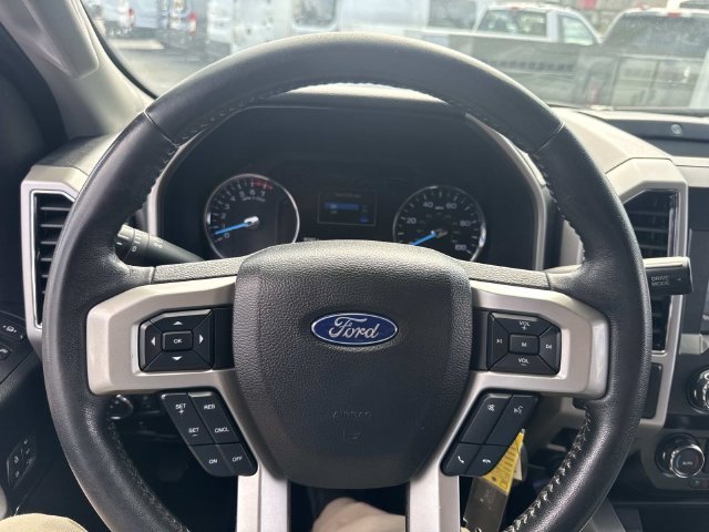 Used 2020 Oxford White Ford Lariat image 32