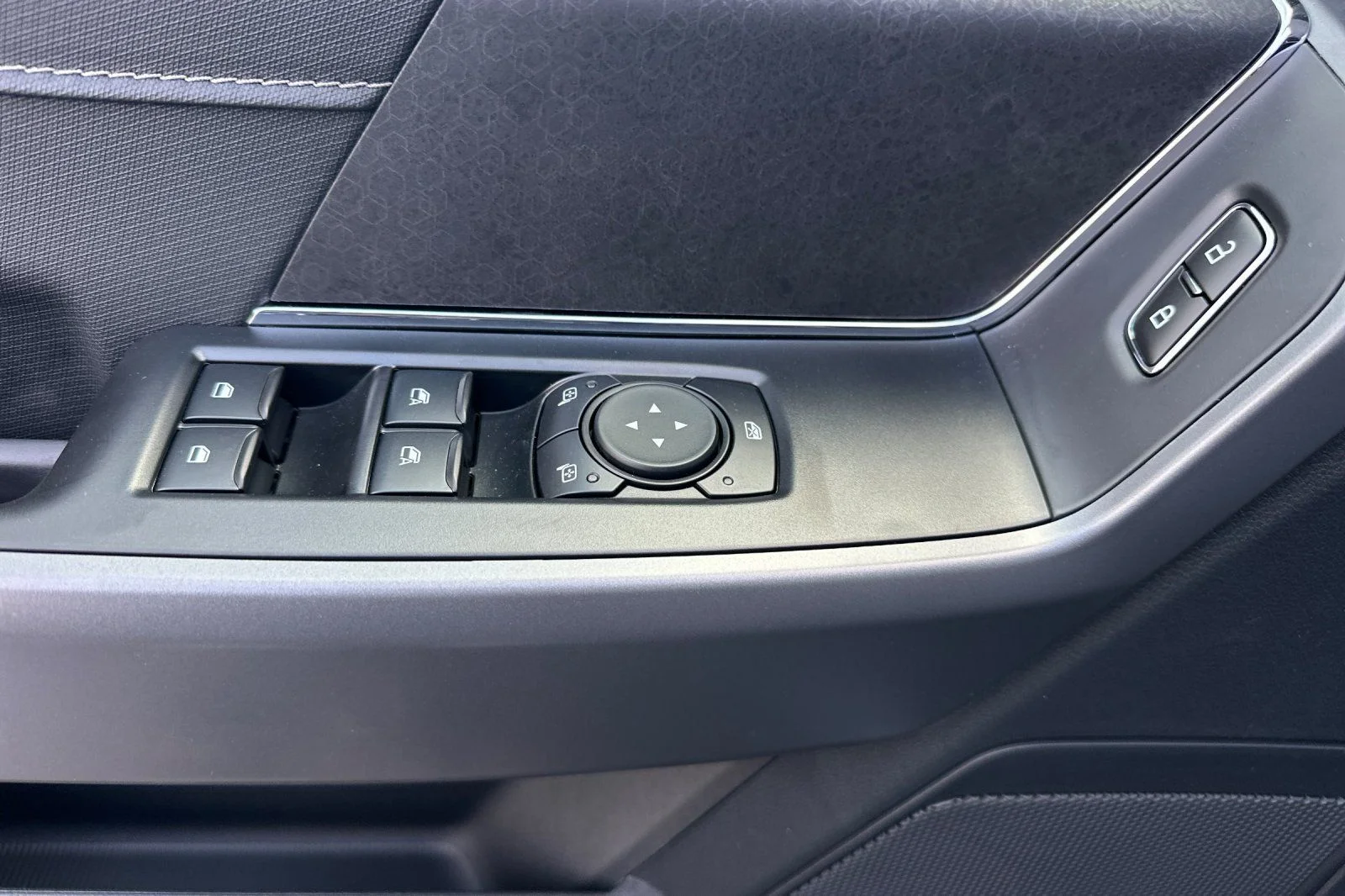 New 2026 Carbonized Gray Metallic Ford XLT image 7