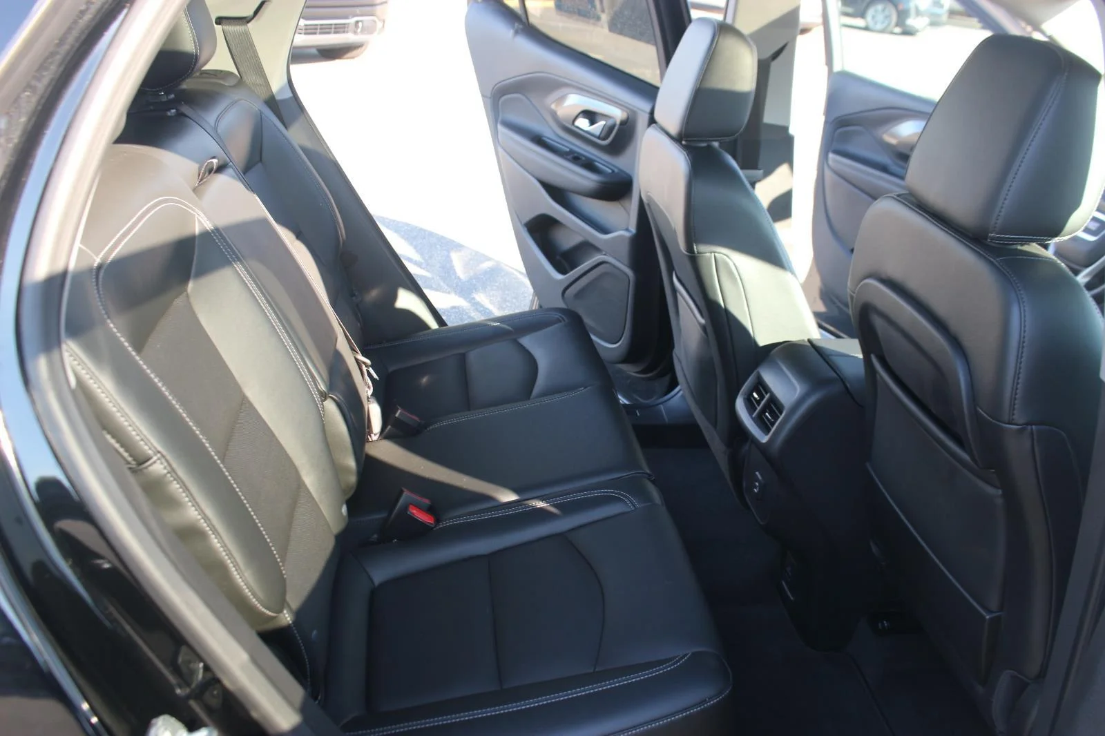 Used 2022 Ebony Twilight Metallic GMC SLT image 38