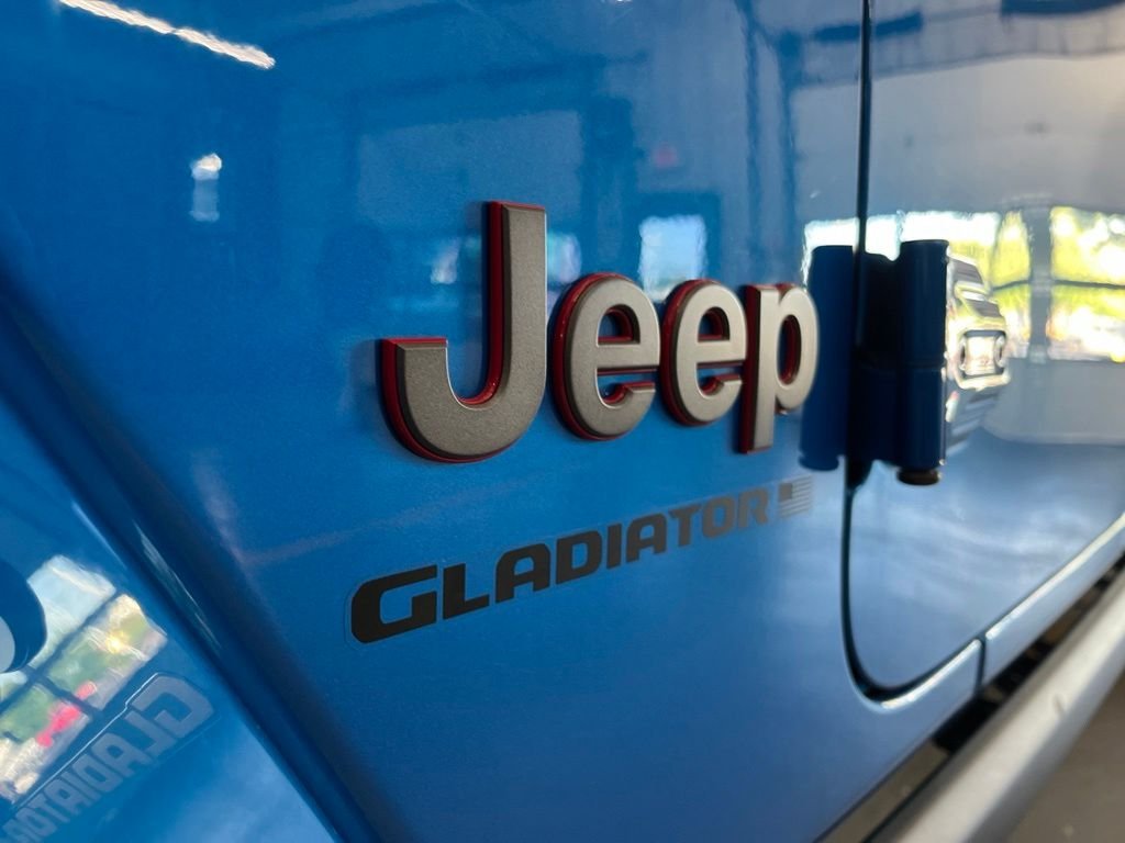 Used 2024 Blue Pearl Jeep Rubicon image 12