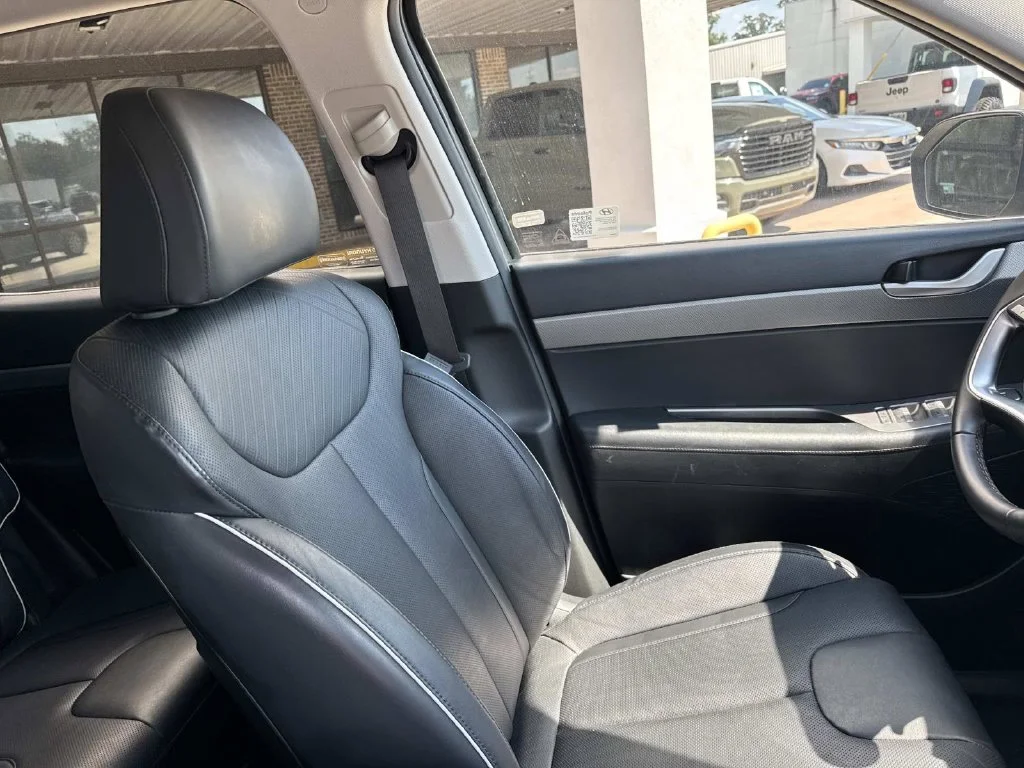 Used 2025 Gray Hyundai SEL image 24