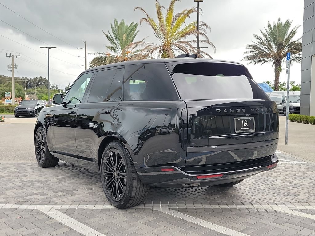 New 2027 Santorini Black Land Rover SE image 3