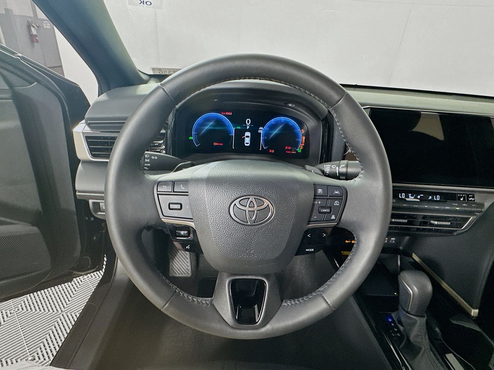 2025 Toyota Camry XSE - Photo 13