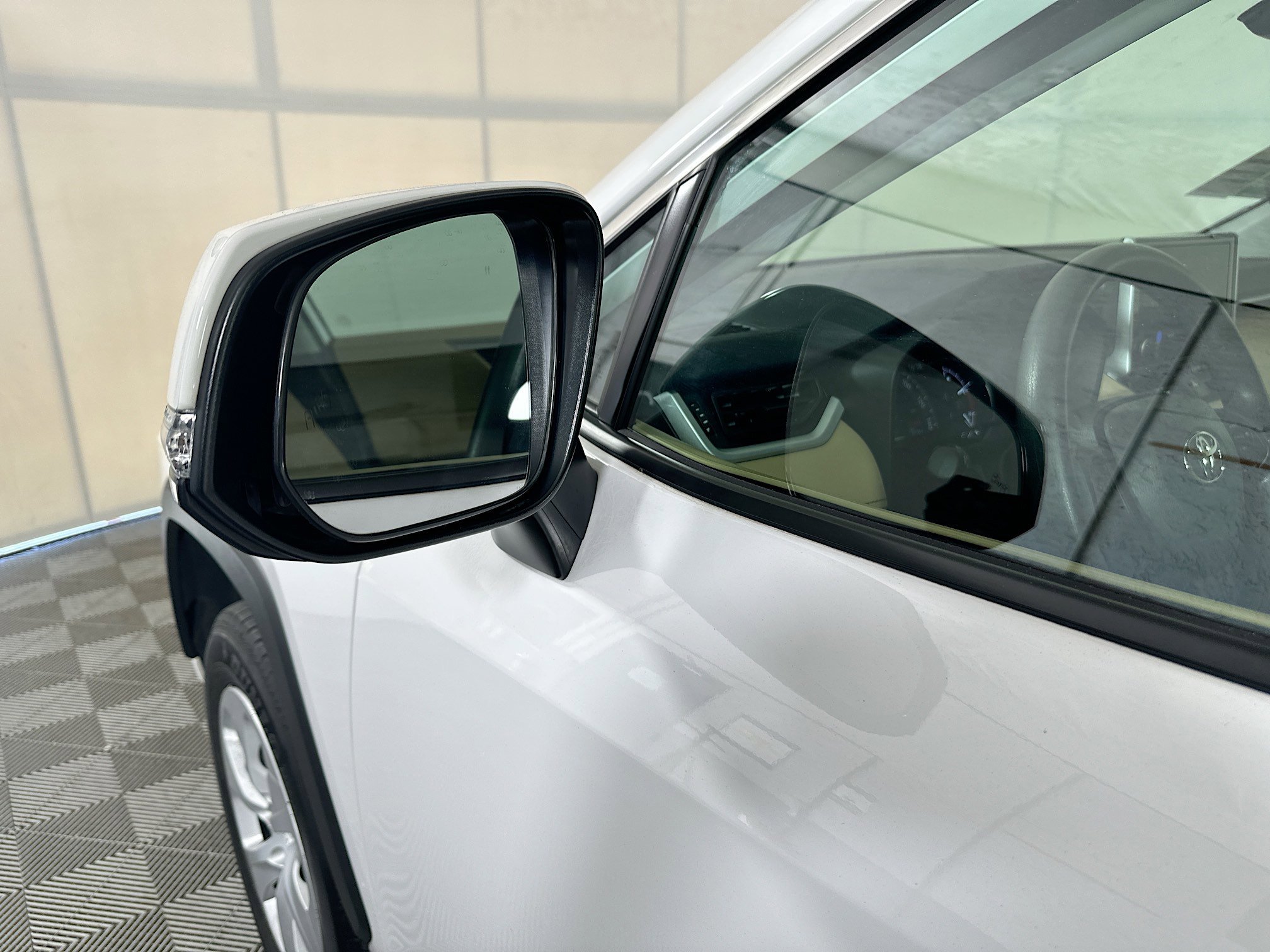 Used 2025 Ice Toyota LE image 10