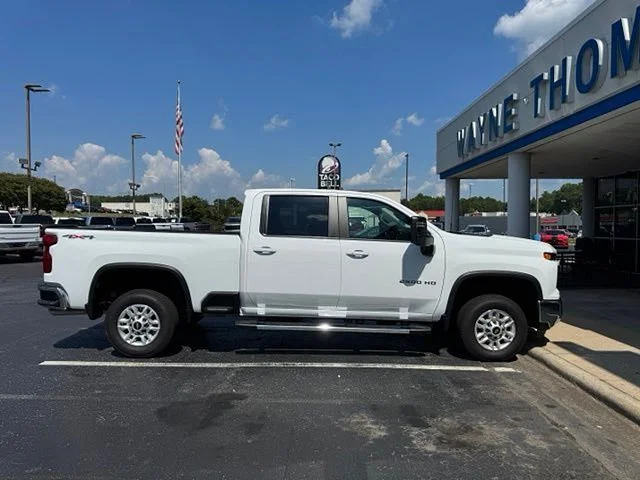 Used 2025 White Chevrolet LT image 3