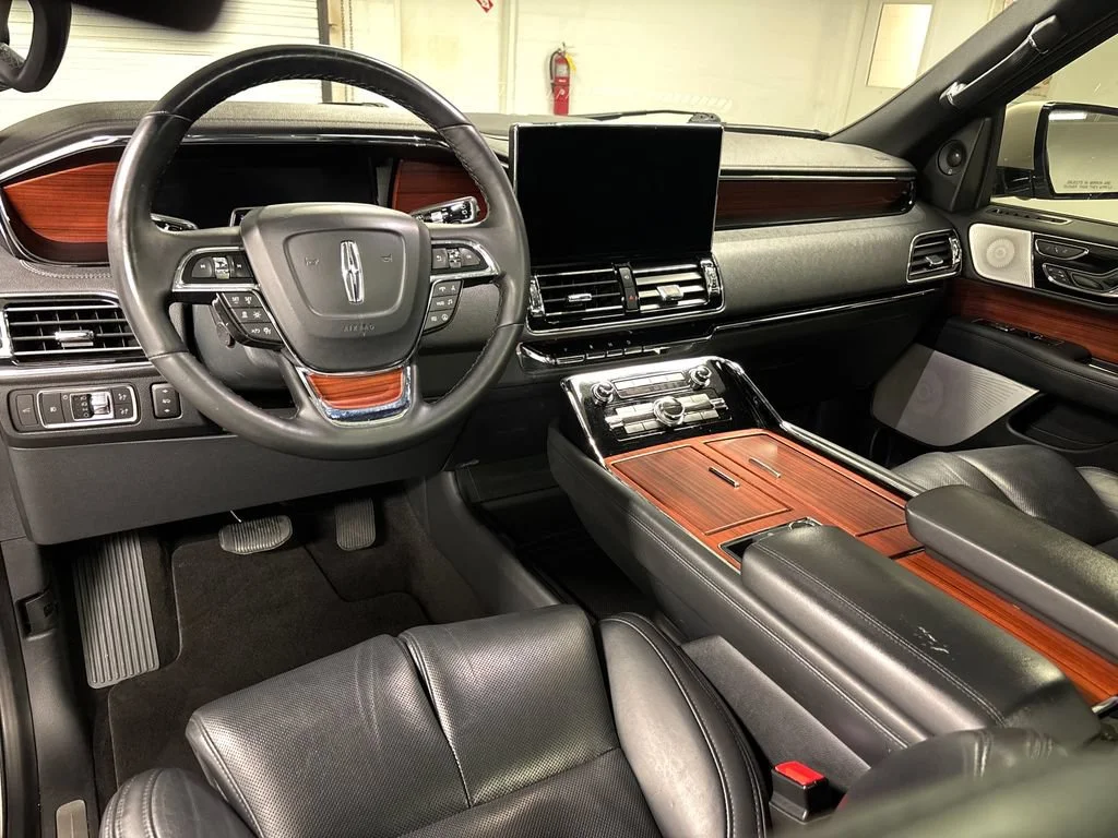Used 2022 White Lincoln Reserve image 32