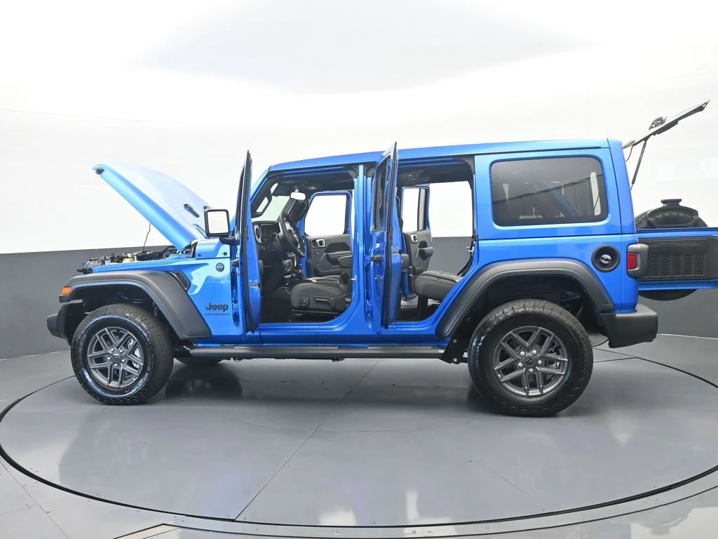 Used 2025 Hydro Blue Pearl Coat Jeep Sport S image 67