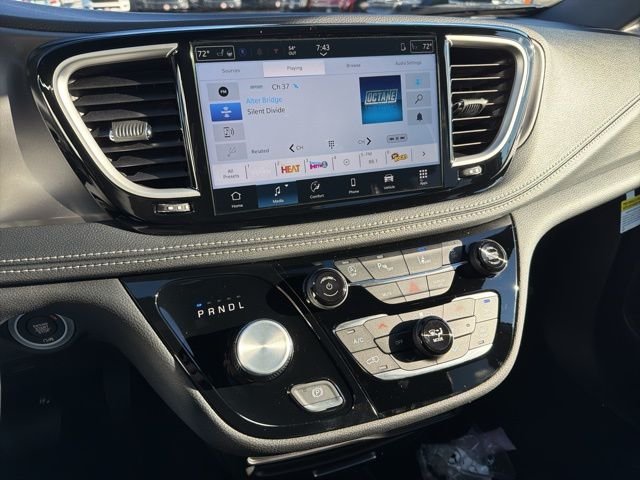 2026 Chrysler Pacifica Select - Photo 13