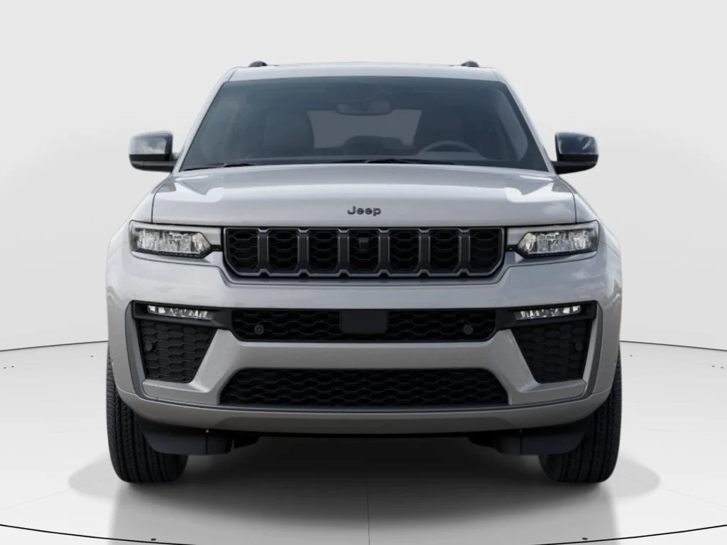 New 2026 Silver Zynith Exterior Paint Jeep Limited Reserve image 7