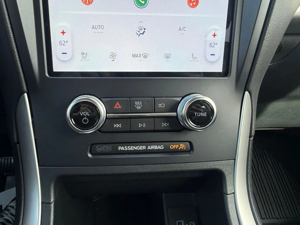 Used 2023 Silver Ford SEL image 23