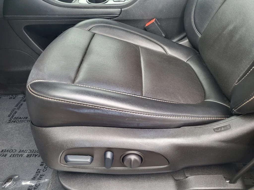 Used 2023 LIGHT STONE METALLIC GMC SLT image 19