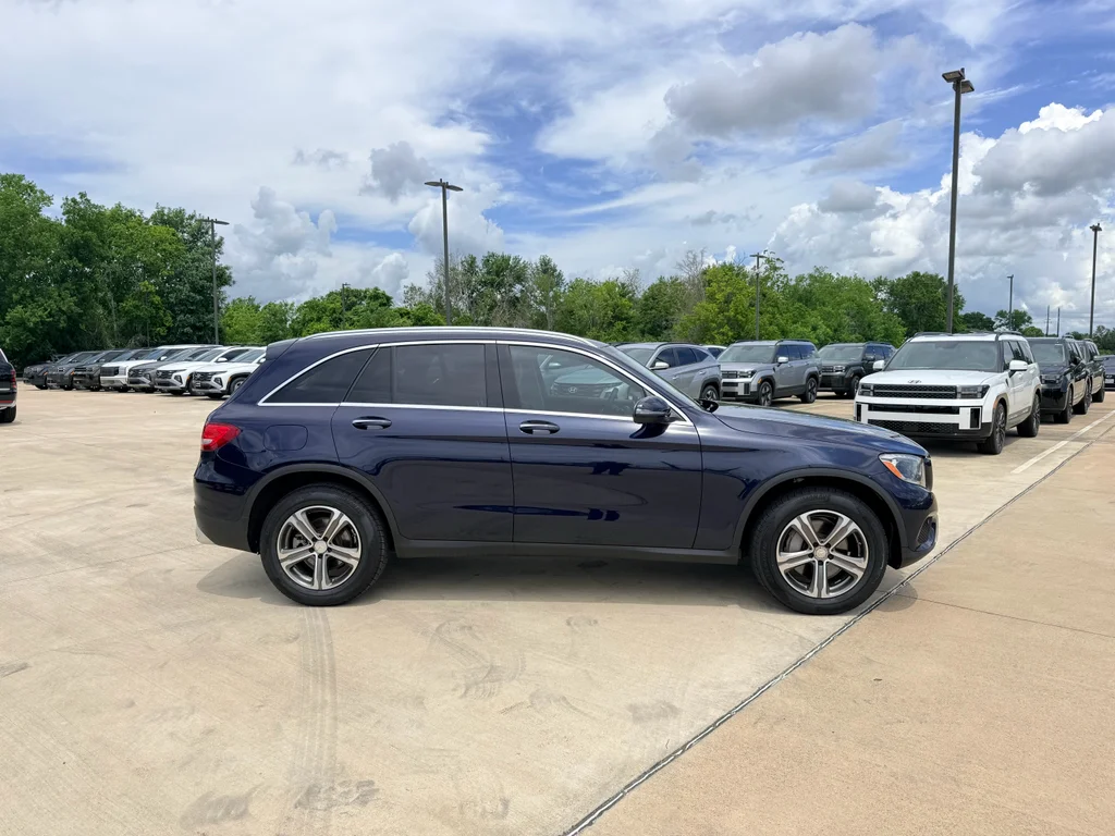 Used 2016 Lunar Blue Metallic Mercedes-Benz 300 image 5
