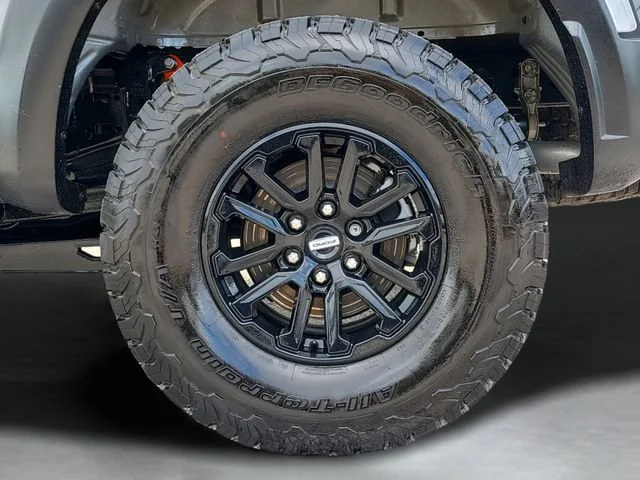 Used 2025 Gray Ford Raptor image 33