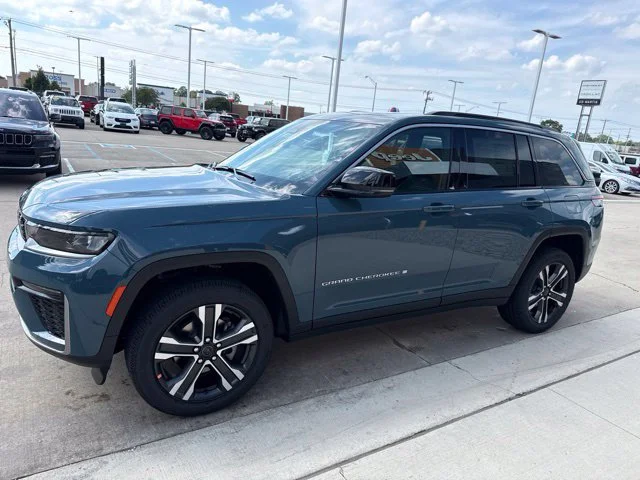 New 2027 Gray Jeep Limited image 9