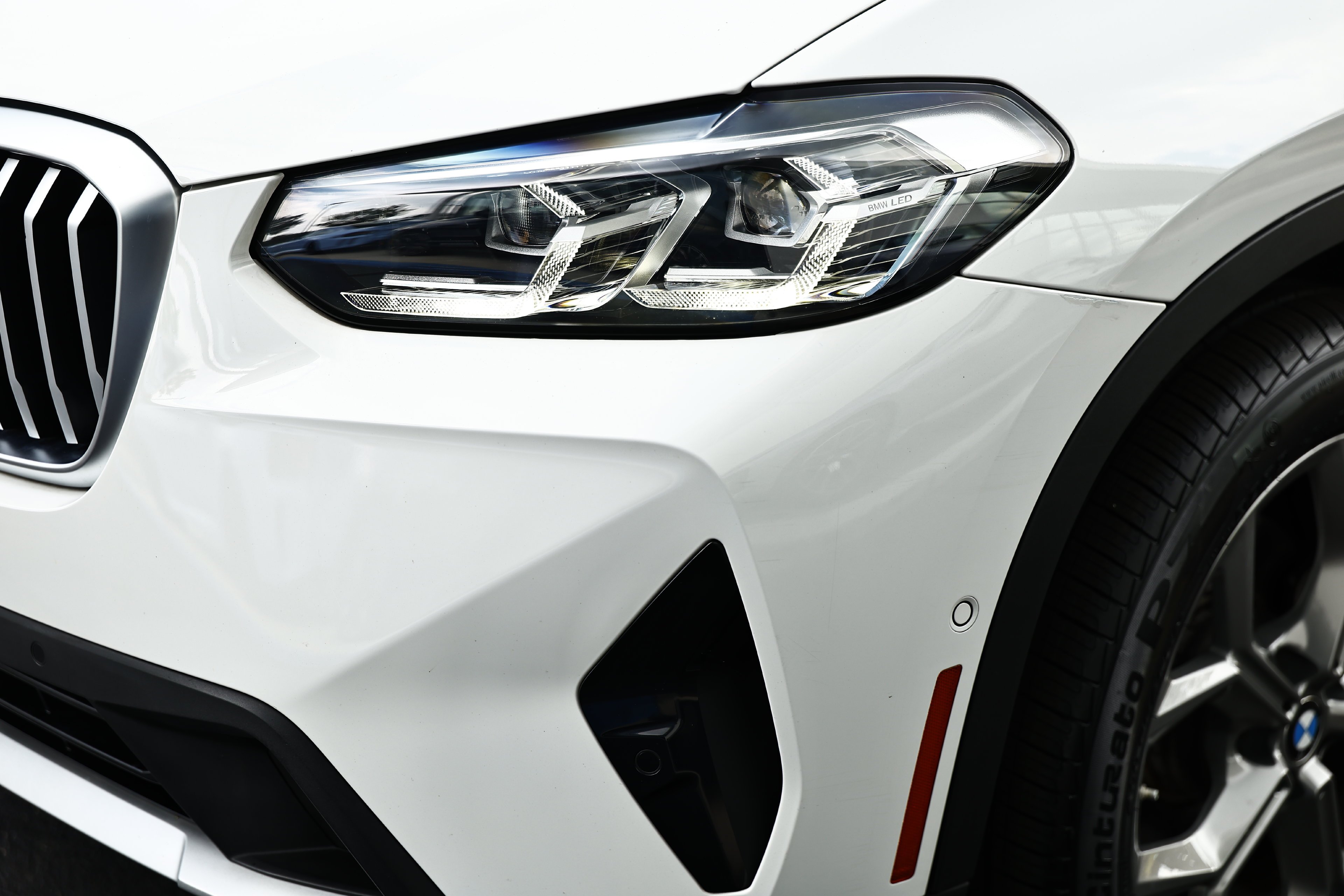 Used 2024 Alpine White BMW xDrive30i image 13