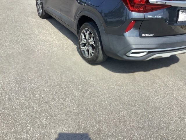 Used 2022 Black Kia EX image 7