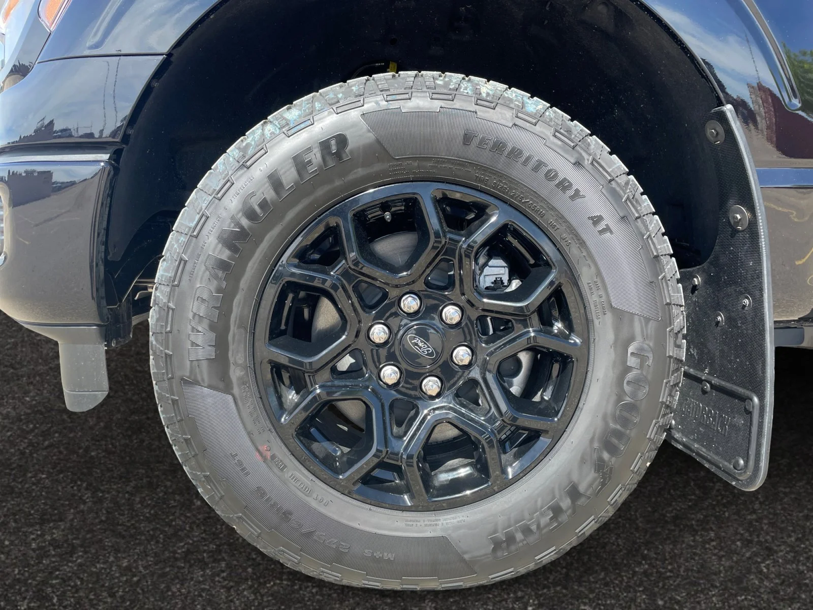 New 2026 Agate Black Metallic Ford XLT image 9