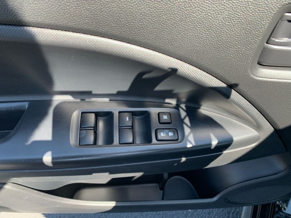 Used 2024 Black Mitsubishi ES image 12