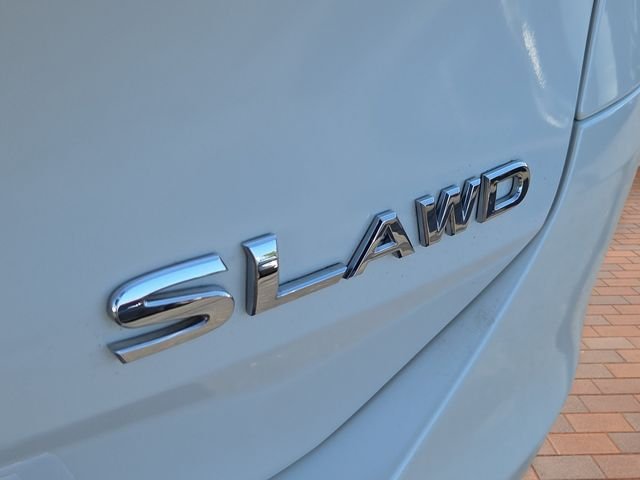 Used 2016 Pearl White Nissan SL image 5