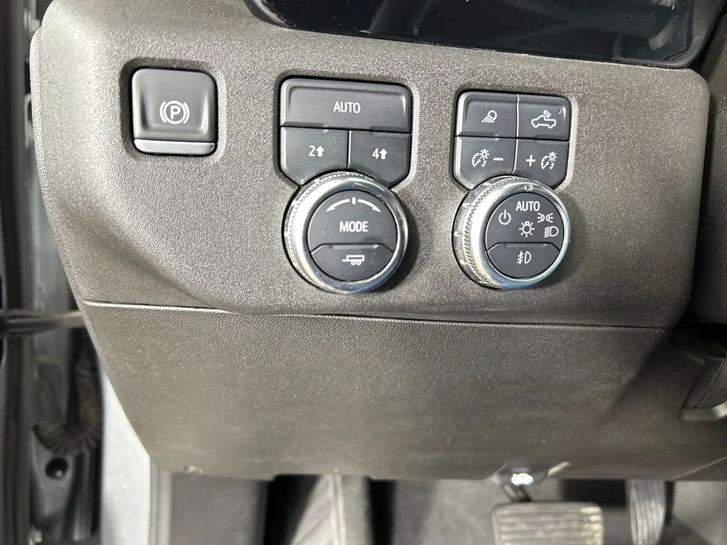 Used 2025 Silver GMC SLT image 14