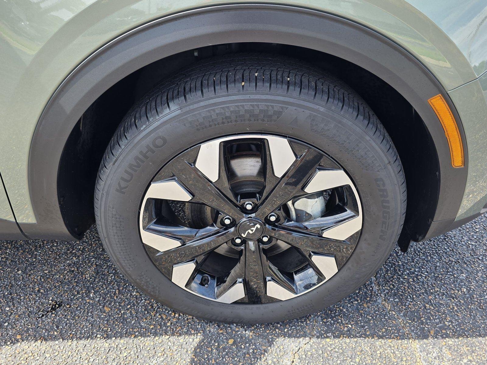 Used 2024 Jungle Green Kia X-Line image 39