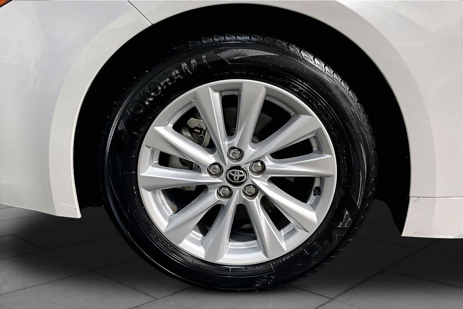 Used 2025 Wind Chill Pearl Toyota SE image 11