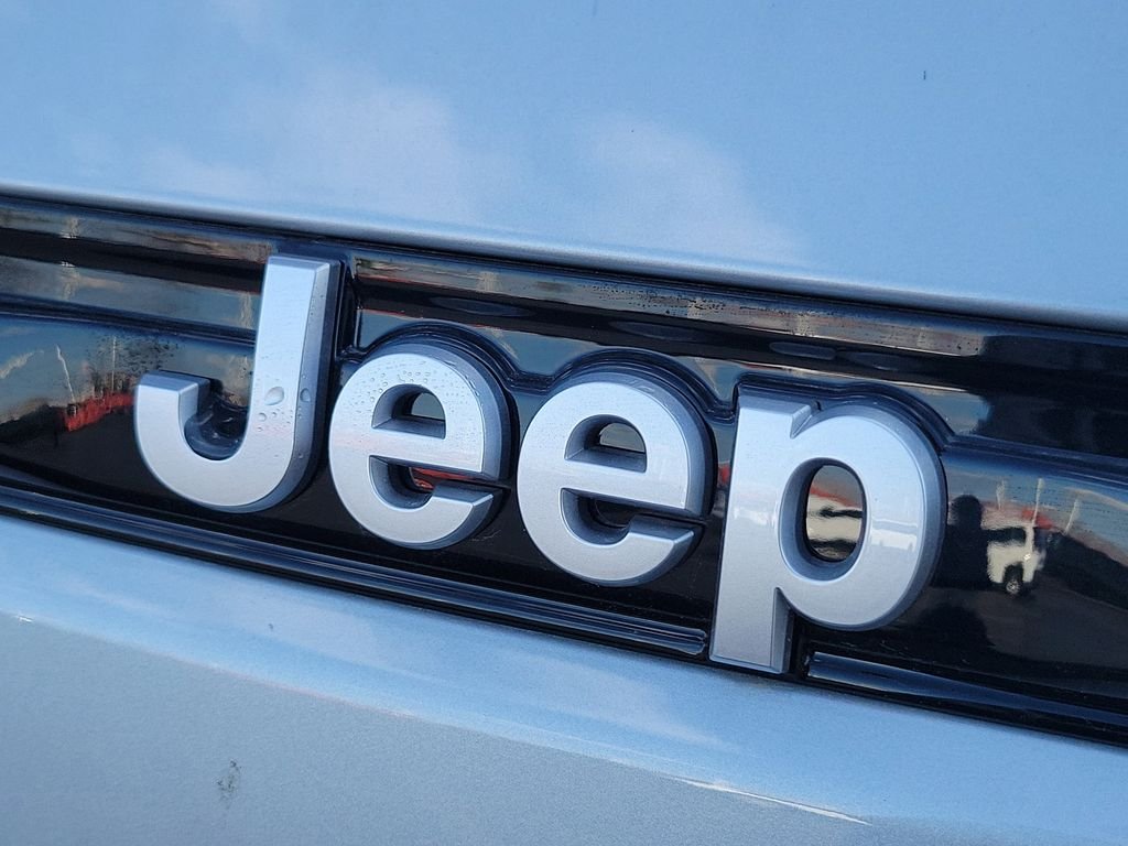 New 2026 Silver Zynith Jeep Laredo X image 6