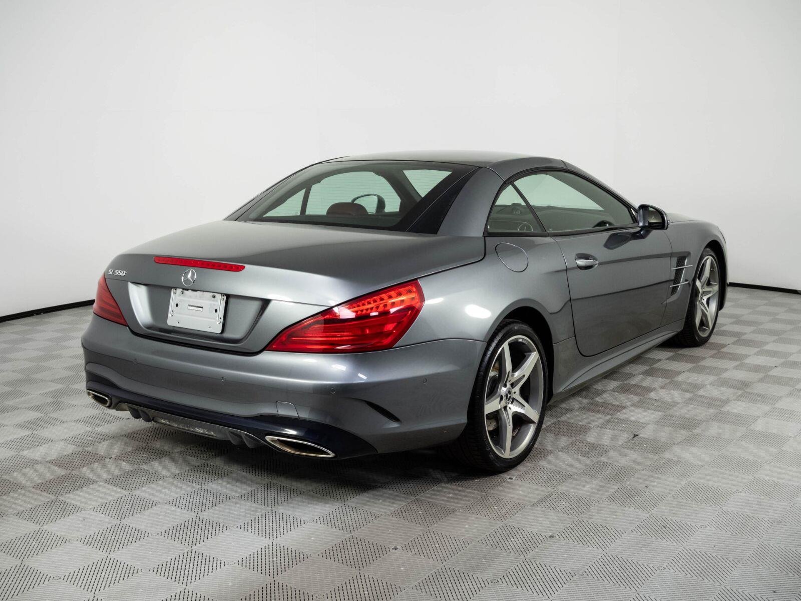 Used 2018 Selenite Grey Metallic Mercedes-Benz SL 550 image 24