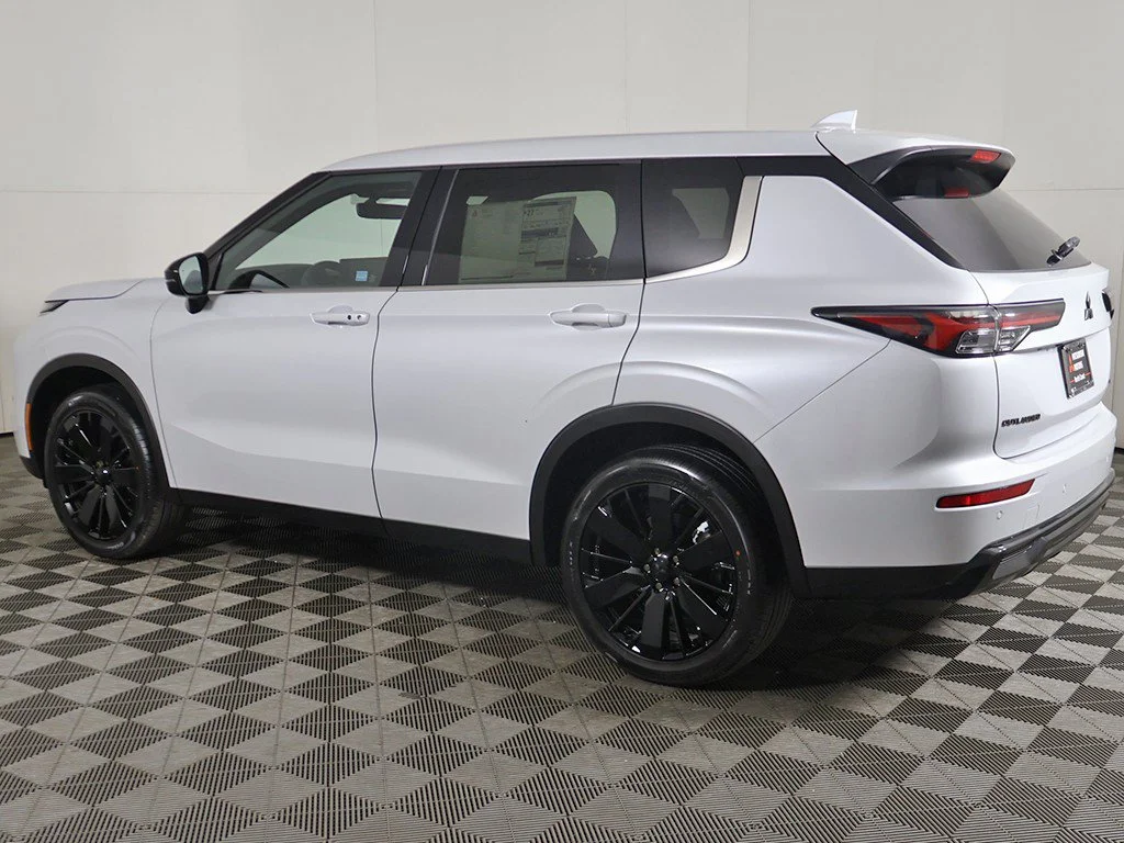 New 2027 White Mitsubishi LE image 13