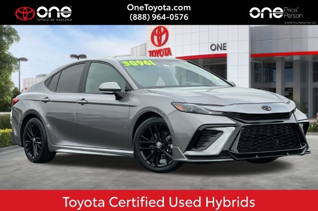 Certified Used 2025  Toyota SE image 1
