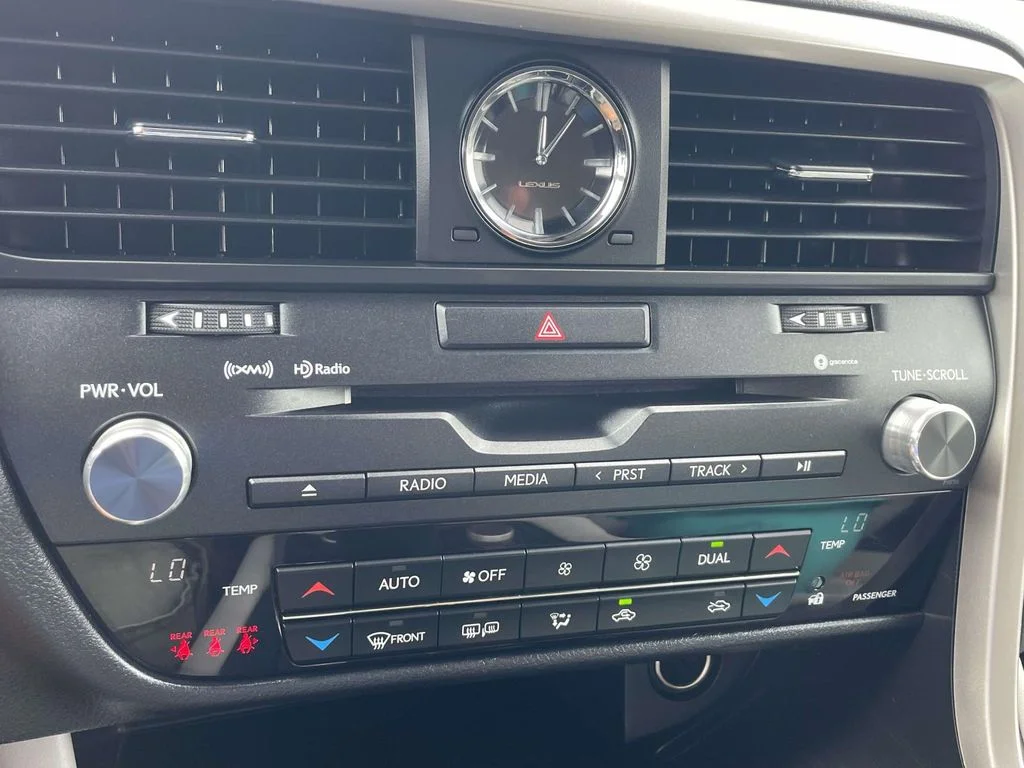 Used 2019 Silver Lining Metallic Lexus Base image 18