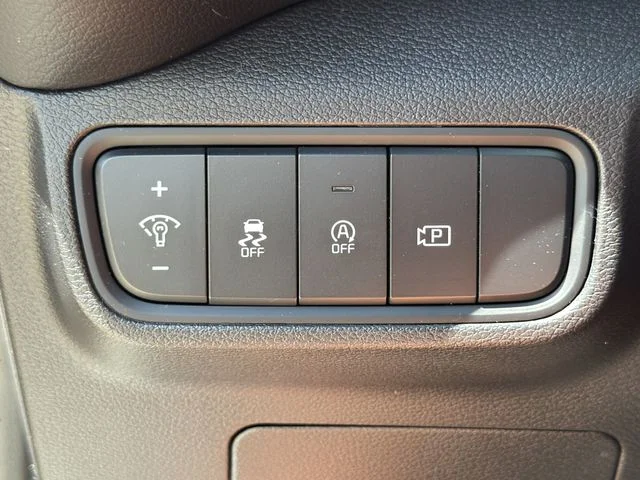 Used 2023 White Kia S image 25