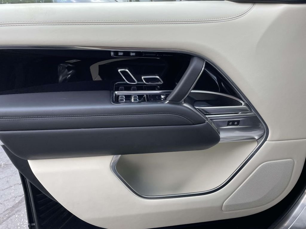 2023 Land Rover Range Rover SE - Photo 33