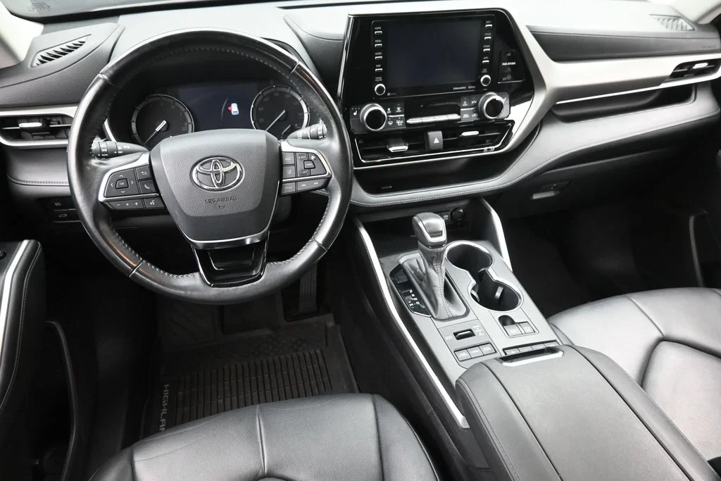 Certified Used 2020 Black Toyota XLE image 17