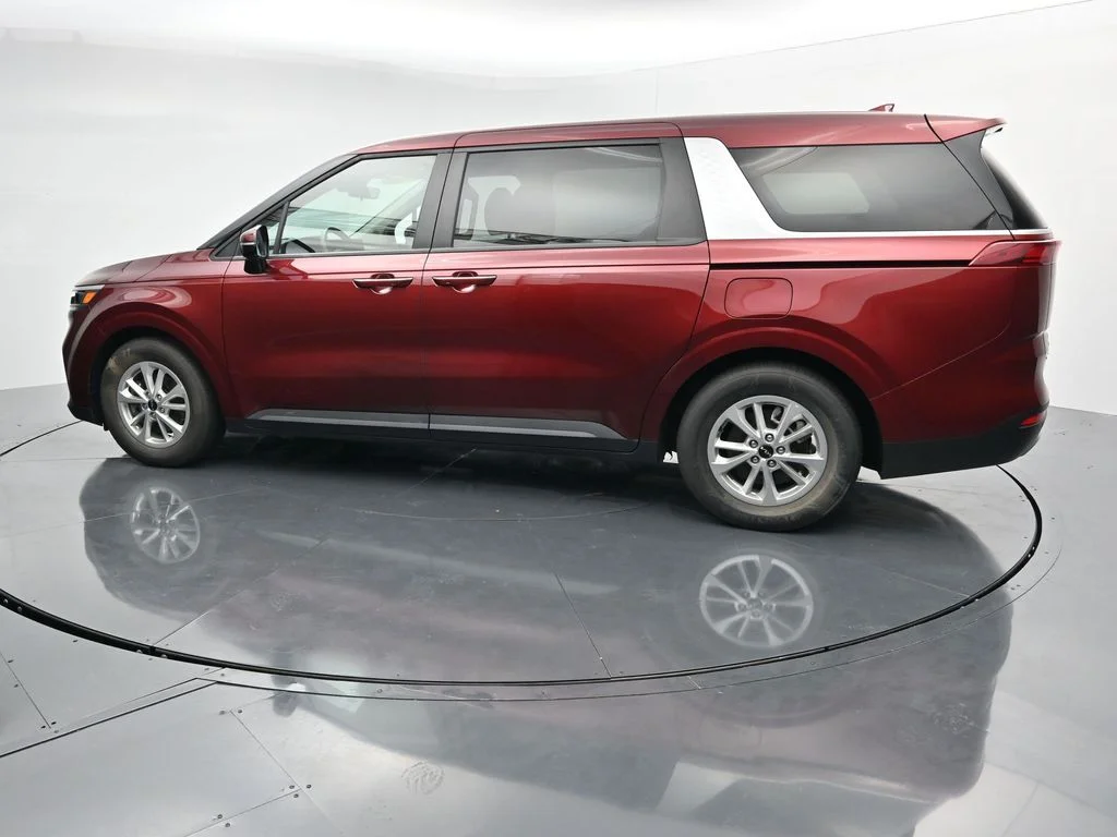 Used 2024 Red Kia LX image 5