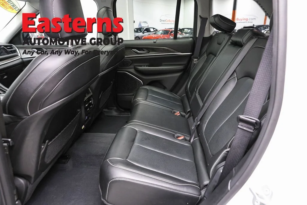 Used 2022 White Jeep 4xe image 24