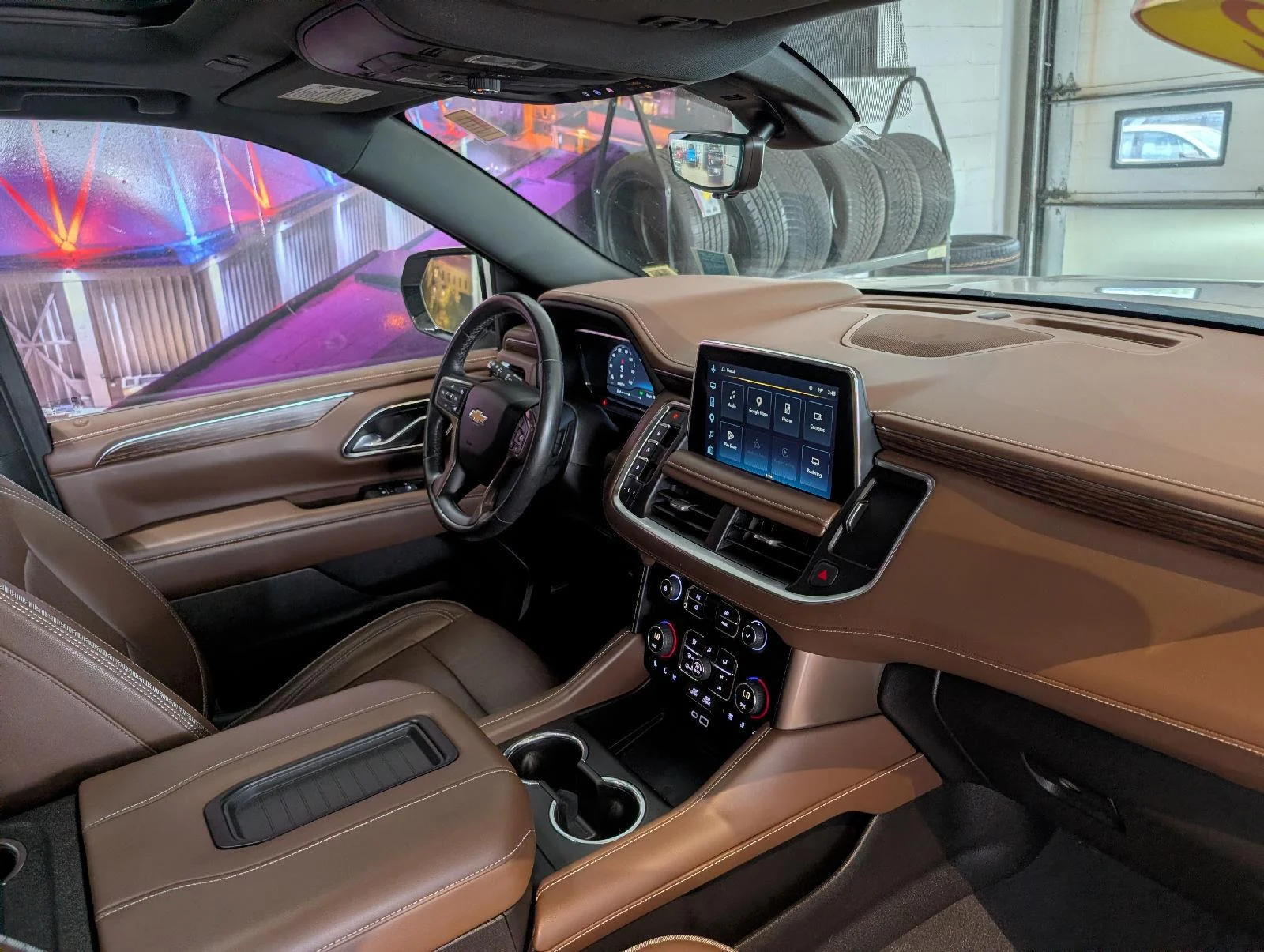 Used 2022 Iridescent Pearl Tricoat Chevrolet High Country image 37