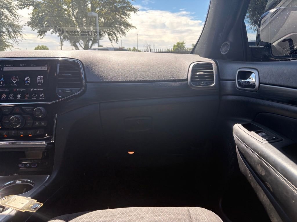 Used 2021 Gray Jeep Laredo image 7