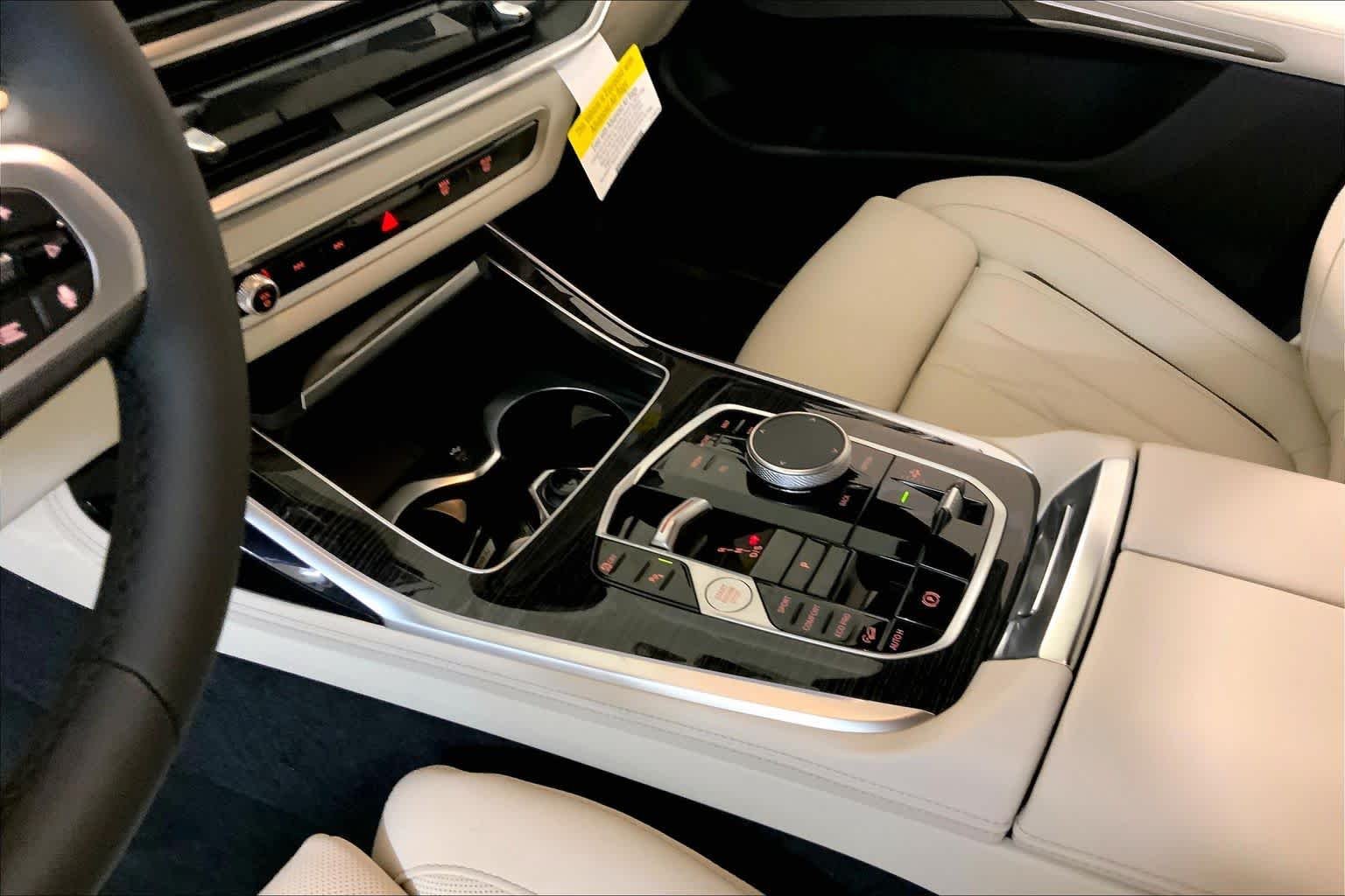New 2026 Carbon Black Metallic BMW xDrive40i image 7