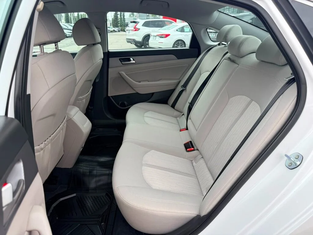 Used 2019 Hyper White Hyundai Hybrid Preferred Dilawri Certified   Local BC   Cl image 14
